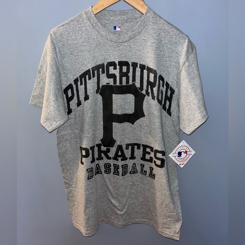 Pittsburgh Pirates NWT‎ graphic shirt